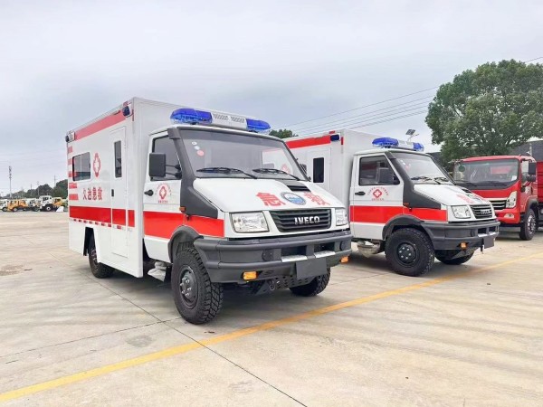 Iveco Oba 4x4 makeshift ambulance